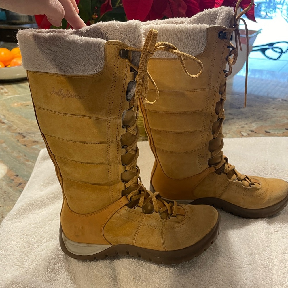 Helly Hansen leather lace-up winter boots - size 6.5